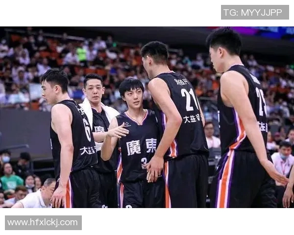 重庆篮球队在全国锦标赛积分榜上以74分稳居第一名展现强大实力