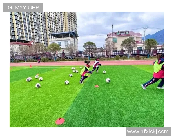 足球明星与小孩的温馨互动视频引发热议引导关注儿童成长 足球明星与小孩的温馨互动视频引发热议引导关注儿童成长